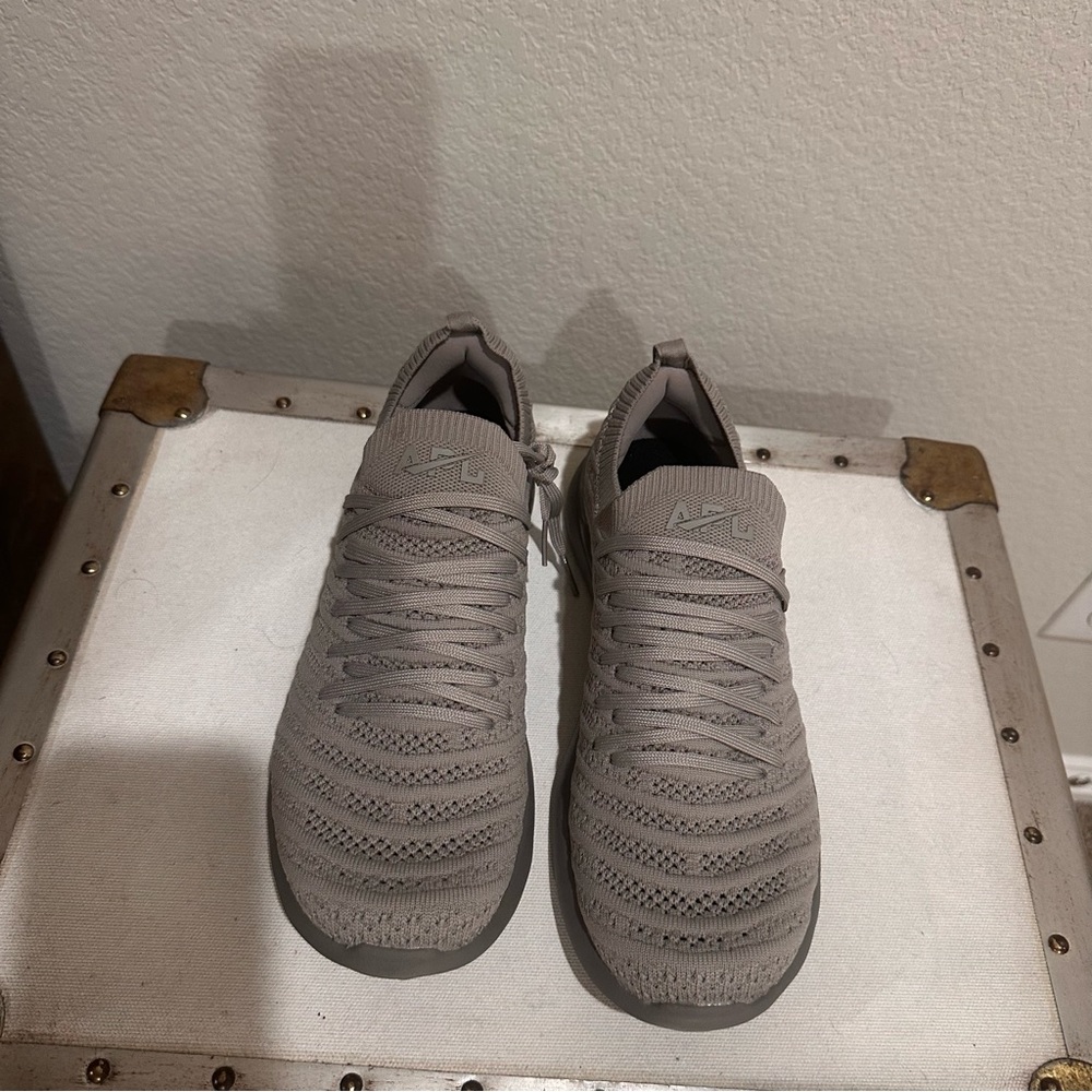 APL’s Unisex
Athletic Shoes
Grey Sz 7.5 M which will fit Women 8.5/9